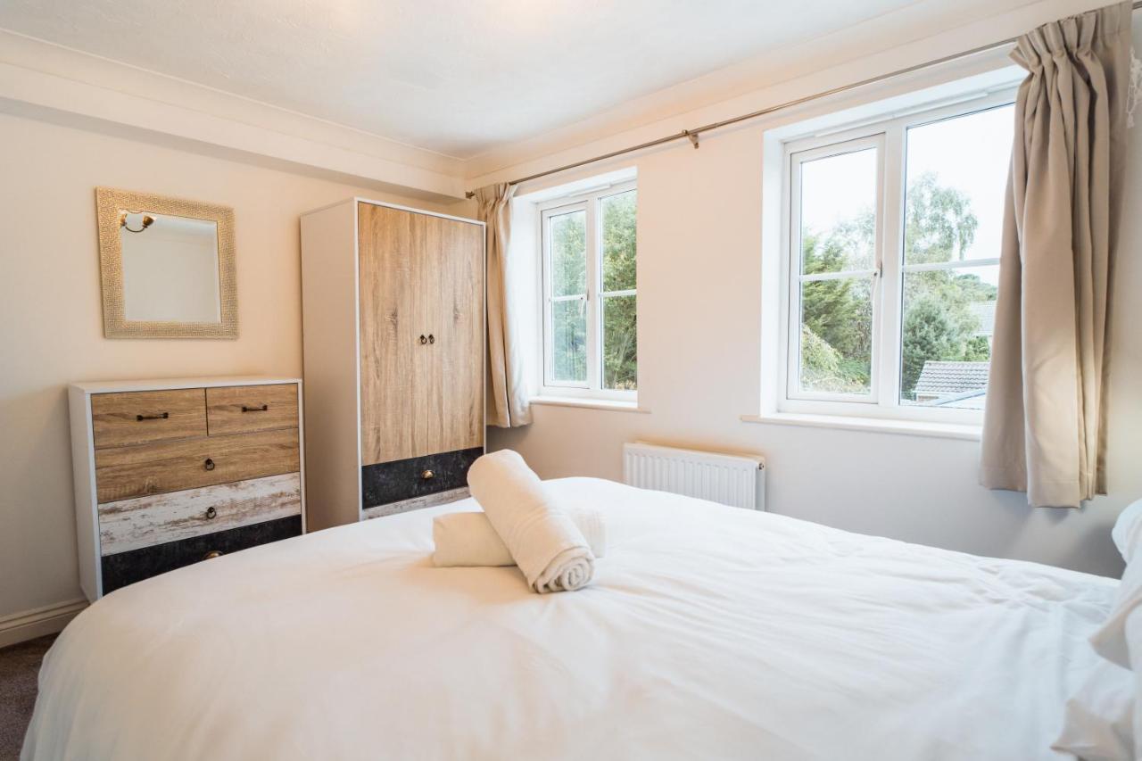 Вилла Beautiful Town House With Private Garden And Patio Canford Magna Экстерьер фото