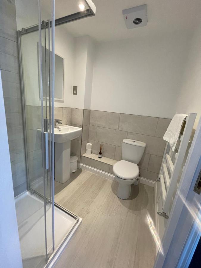 Вилла Beautiful Town House With Private Garden And Patio Canford Magna Экстерьер фото