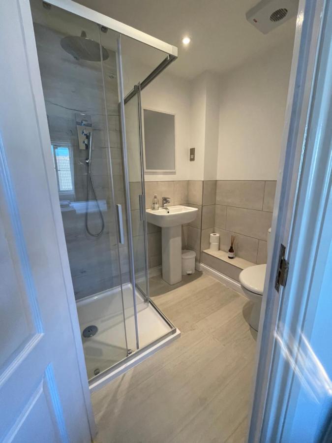 Вилла Beautiful Town House With Private Garden And Patio Canford Magna Экстерьер фото